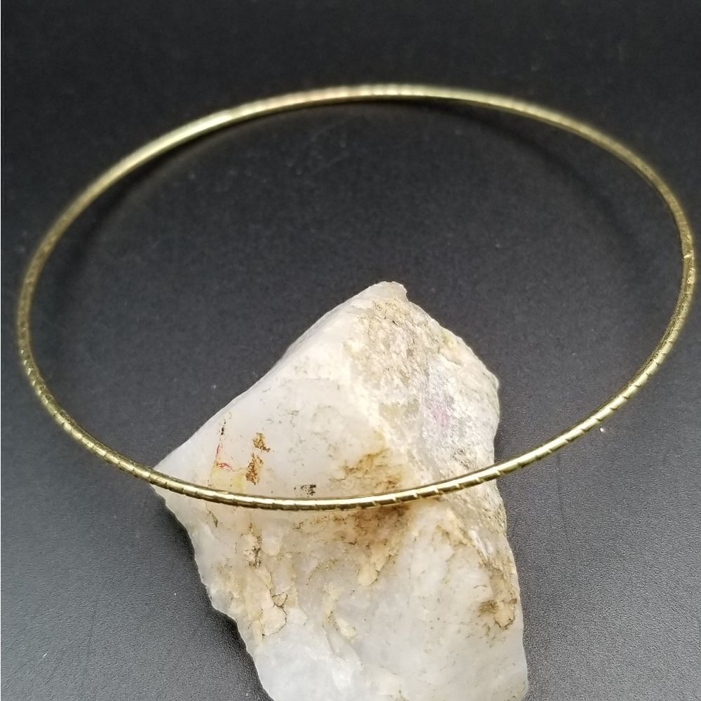 Gold tone shining Celtic slider. B601